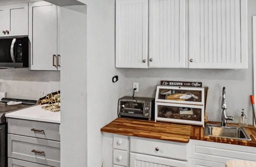 Old Seminole Heights House | Tampa Getaway Near Downtown, Games and Workspace