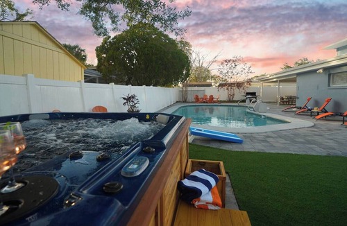 Bay Crest Park House | Tampa High Roller, Relax and Play