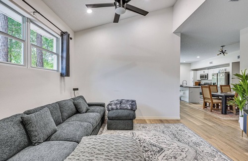 Lutz House | Tampa North Aero Park Townhome: Near Downtown!