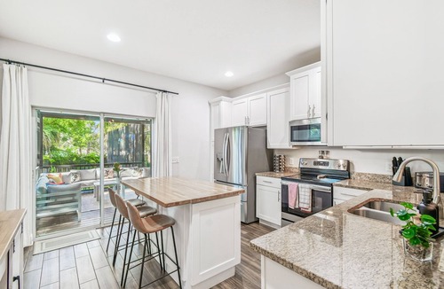 Old Seminole Heights House | Tampa Outdoor Family Fun/Pool/Spa/Grill/Mini Golf/Games