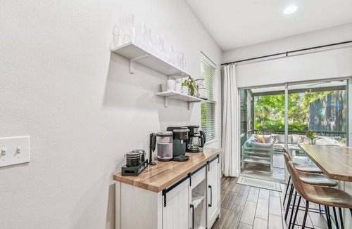 Old Seminole Heights House | Tampa Outdoor Family Fun/Pool/Spa/Grill/Mini Golf/Games