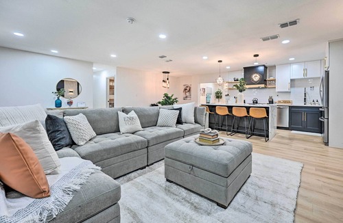 Tampa House | Tampa Retreat: 11 Beds, Game Room & Pool!