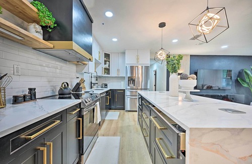 Tampa House | Tampa Retreat: 11 Beds, Game Room & Pool!