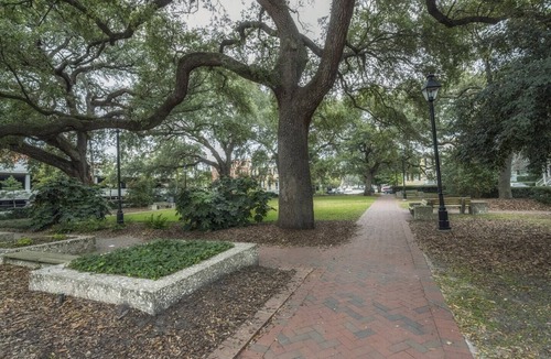 Historic District - North House | Tasteful Two Bedroom on Warren Square with Parking by Lucky Savannah