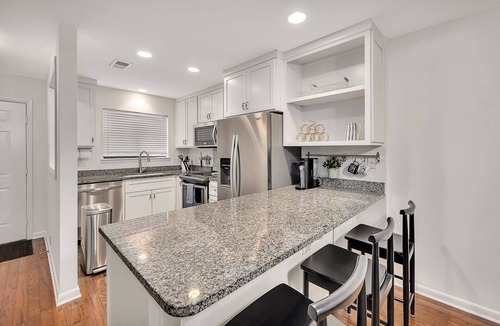 Saint Simons Island House | Tastefully decorated 2 BR/2.5 BA townhome close to everything! Monthly rental
