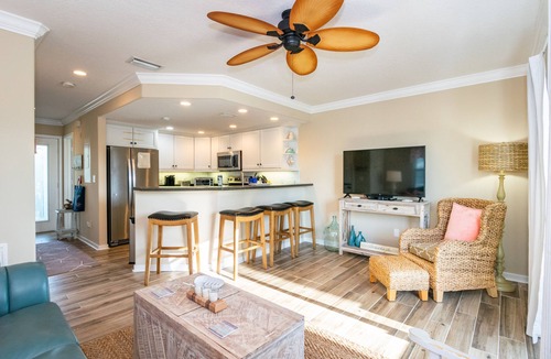 Ilexhurst House | Terrace Condo 1 · 3 Lanais · Trolley · Pool