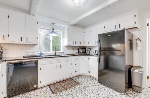 Gilman House | Thames River Fun! Sunny Retreat in Quaker Hill