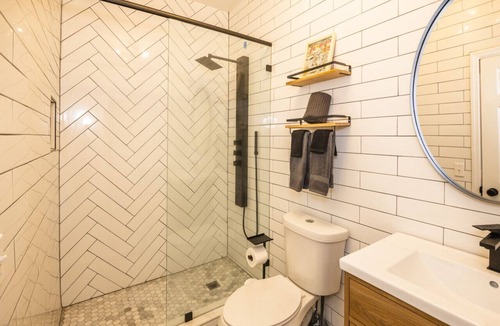 St. Petersburg Bed & Breakfast | The 1888 Hotel (103) Queen Studio Suite