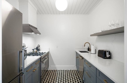 Hyde Park Apartment | The Adaline 3 Hyde Park Apt Steps to Bayshore