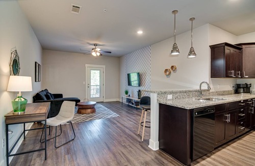 Gracewood Apartment | The Alice: King Bed - Top Floor - Pool & Gym - WiFi - Washer/Dryer - Ft Gordon