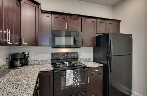Gracewood Apartment | The Alice: King Bed - Top Floor - Pool & Gym - WiFi - Washer/Dryer - Ft Gordon