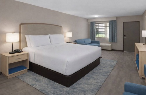 Long Beach Hotel | The Barefoot Hotel