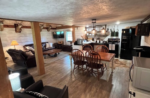 Metter House | The Barn at Canoochee Farms (23 miles from Statesboro and GSU)