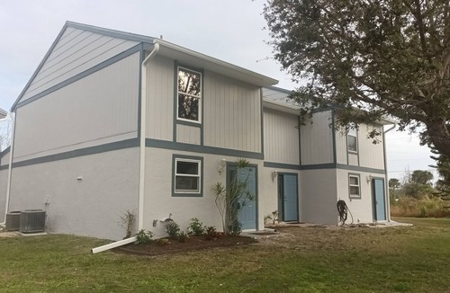 Truckland House | The Beach by swflorida-villas, cozy2-bedroom town house in Fort Myers with pool