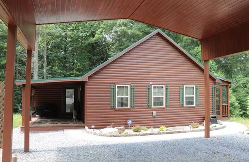 Saxton Cabin | The Bear Den - Spacious Cabin with Covered Boat Storage 5 miles to Raystown Lake