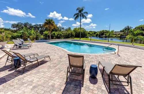 Clearwater Villa | The Belleair Estate - Breathtaking Home with Incredible Pool. 15 Min to Beach