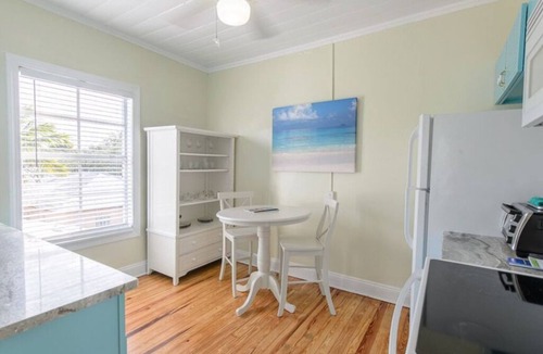 Stuart Hotel | THE BERMUDA SUITE AT OLD COLORADO INN