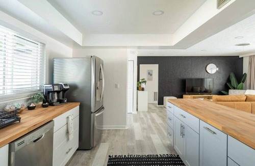 Kensington Park House | The Black Swan | Private Pool + Outdoor Dining