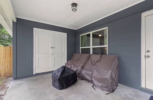 Gainesville House | The Blue Burrow (left)-UF/Cozy
