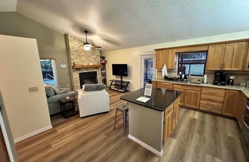 Tavares House | The Canal House on Lake Harris