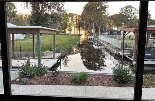 Tavares House | The Canal House on Lake Harris
