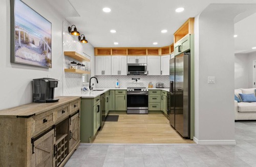 Seminole House | The Coastal Retreat: Modern 3BR Home with Beachy Charm