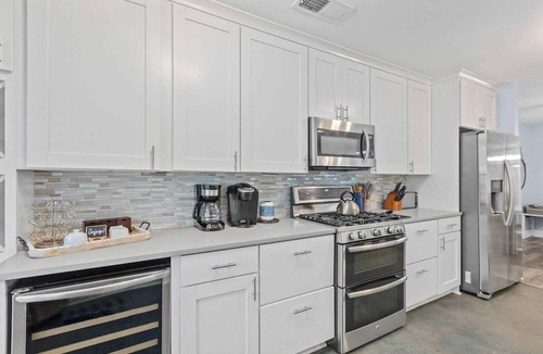 Mount Pleasant House | The Costal Haven - 5 Min Beach, 15 Min to DT
