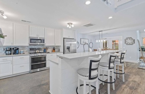 Mount Pleasant House | The Costal Haven - 5 Min Beach, 15 Min to DT