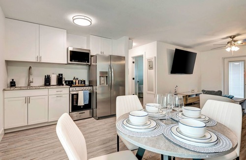 Whitney Beach Apartment | The Cozy Cove II 3 min to the beach