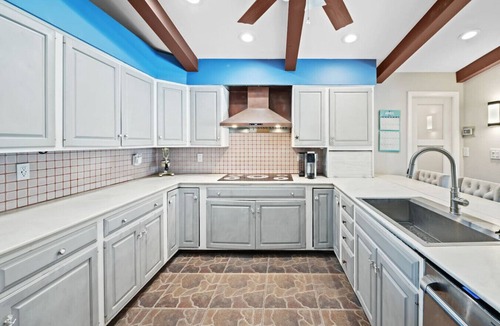 Survey Creek Villa | The Creek Resort - Revamped Chic 4BR Haven w/Pool