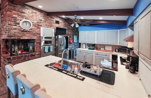 Survey Creek Villa | The Creek Resort - Revamped Chic 4BR Haven w/Pool