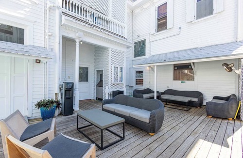 Historic Seaport Apartment | The Curry Poolside | Ground Floor Two Queens