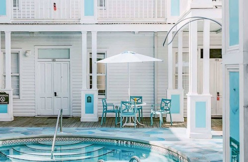 Historic Seaport Apartment | The Curry Poolside | Ground Floor King