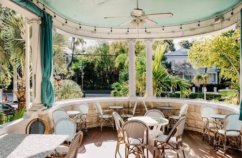 Historic Seaport Apartment | The Curry Poolside | Ground Floor King