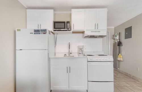 Panama City Beach Hotel | The Driftwood Lodge