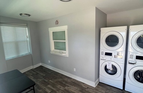 Panama City House | The East Bay Inn Room 5 - Cozy hotel in brilliant Panama City with AC, WiFi
