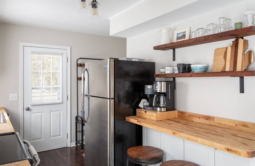 Frankfort House | The Elm Cottage - 1mi to Frankfort Beach