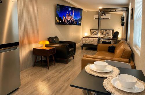 Buena Ventura Lakes Apartment | The Ember Suite l Designer Guest House