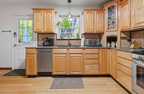 North Charleston House | The Endless Summer-Hot Tub-7 beds