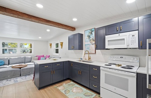 Weeki Wachee Gardens House | The Fancy Fin- Near Roger's Park and Main River, Waterslide, Kayaks, Gulf Access