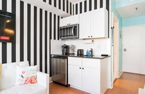 Palm Beach - West Palm Beach Apartment | The Flamingo Flat | Steps to Beach + Heated Pool
