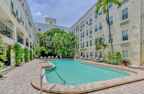 Palm Beach - West Palm Beach Apartment | The Flamingo Flat | Steps to Beach + Heated Pool