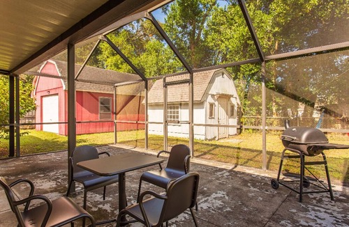 Bearss Plaza Villa | The Flo's house, Snowbird Winter Haven Spacious 1800 sq ft Home with New Lanai