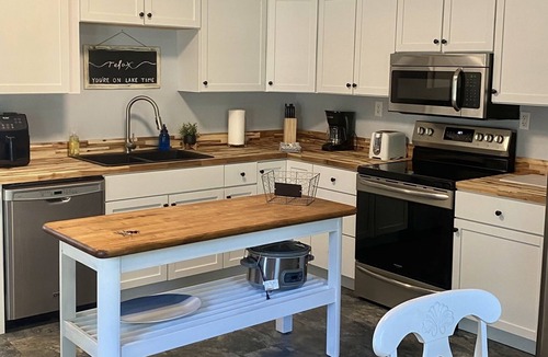 Fort Gaines House | THE GEORGIA SHORES Retreat on Lake Eufaula AL. Pet Friendly! Kayak's available.