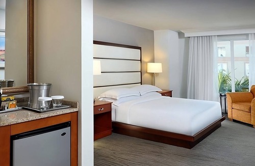Park Shore Hotel | The Getaway You’ve Been Looking For! Outdoor Swimming Pool, Free Parking!