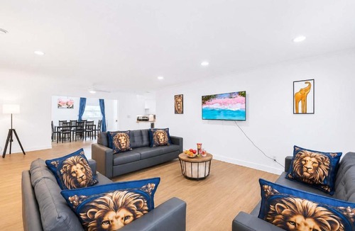 Hallandale Beach House | The Golfstream Dunes Villa
