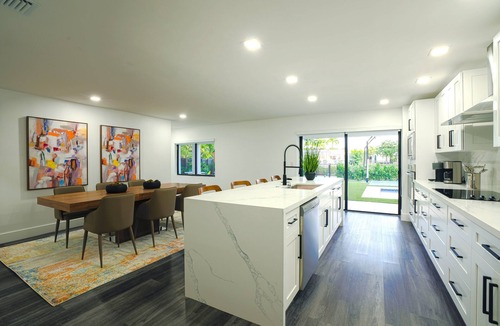 Tamiami House | The Grand World Mansion/9 Bedrooms/Game Room/Htd Pool/Pickleball/Mini Golf/BBQ