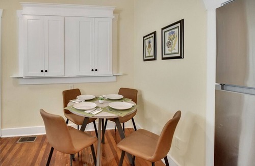 Rogers Deland House | The Grove | Light-Filled 2BR 2BA Flat Steps from Stetson & Downtown