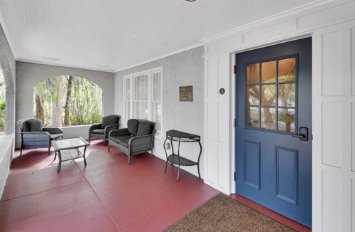 Rogers Deland House | The Grove | Light-Filled 2BR 2BA Flat Steps from Stetson & Downtown