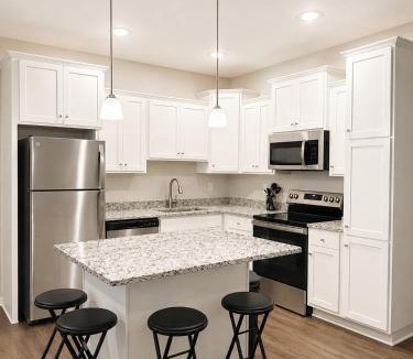 Crawfordville House | The Hamptons Coastal King Suite